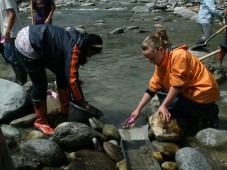 Goldwaschen mit Mittags-Grillplausch am Fluss Disentis (GR)